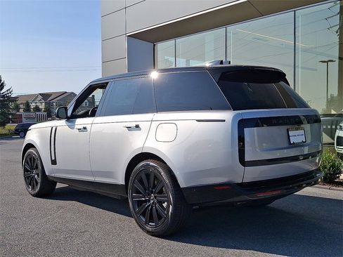 New 2025 Land Rover Range Rover SE image 4