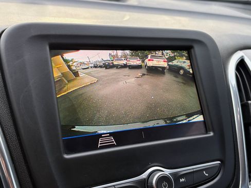 Used 2020 Chevrolet Equinox LS w/ LS Convenience Package image 36