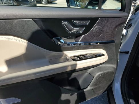 New 2026 Lincoln Corsair Premiere image 18