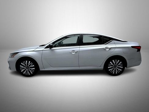 Used 2025 Nissan Altima 2.5 SV FWD image 8