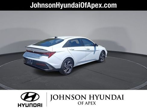 Used 2025 Hyundai Elantra SEL FWD image 9