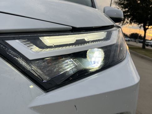 Used 2024 Toyota RAV4 XLE Premium image 6