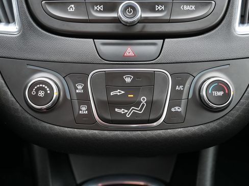 Used 2018 Chevrolet Malibu LT image 23