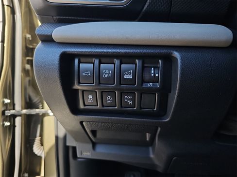 Used 2022 Subaru Forester Limited w/ Popular Package #3 image 27