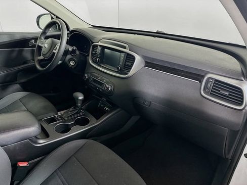Used 2019 Kia Sorento AWD V6 image 28