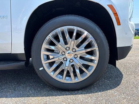 New 2025 Chevrolet Suburban Premier w/ Sun And Tow Package RWD image 7