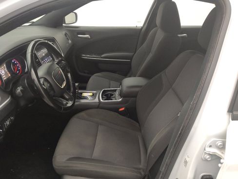Used 2020 Dodge Charger SXT RWD image 17