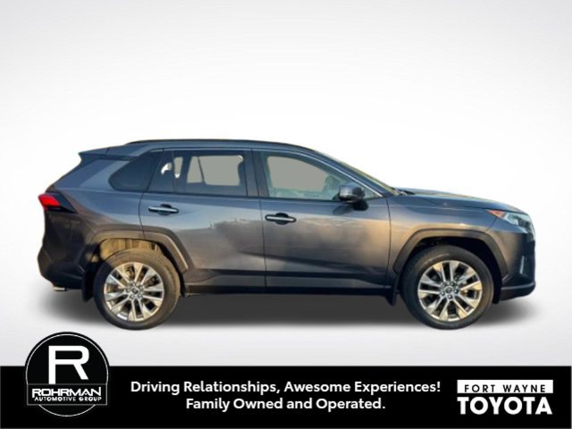 Used 2019 Toyota RAV4 Limited w/ Cold Weather Package FWD image 9