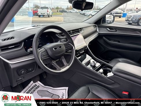 Used 2023 Jeep Grand Cherokee Limited image 13