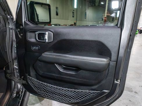 Used 2019 Jeep Wrangler Unlimited Sahara AWD/4WD image 29