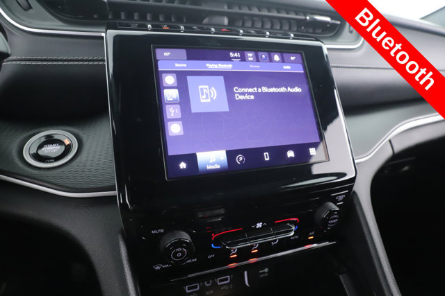 Used 2025 Jeep Grand Cherokee Laredo X AWD/4WD image 3