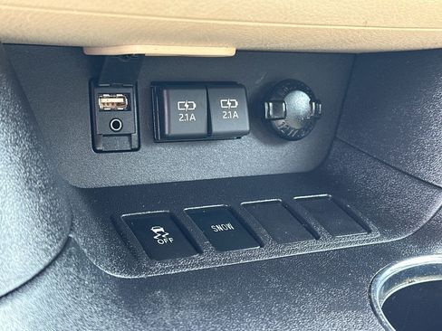 Used 2019 Toyota Highlander XLE FWD image 33