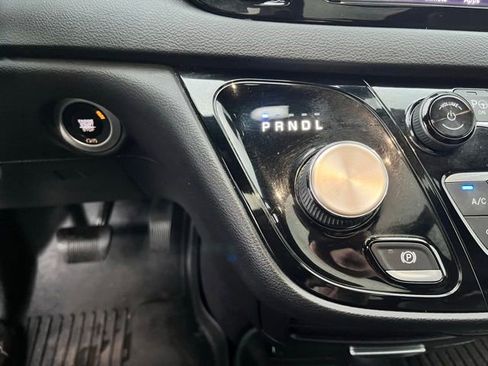 Used 2020 Chrysler Pacifica Touring-L w/ Advanced Safetytec Group image 37