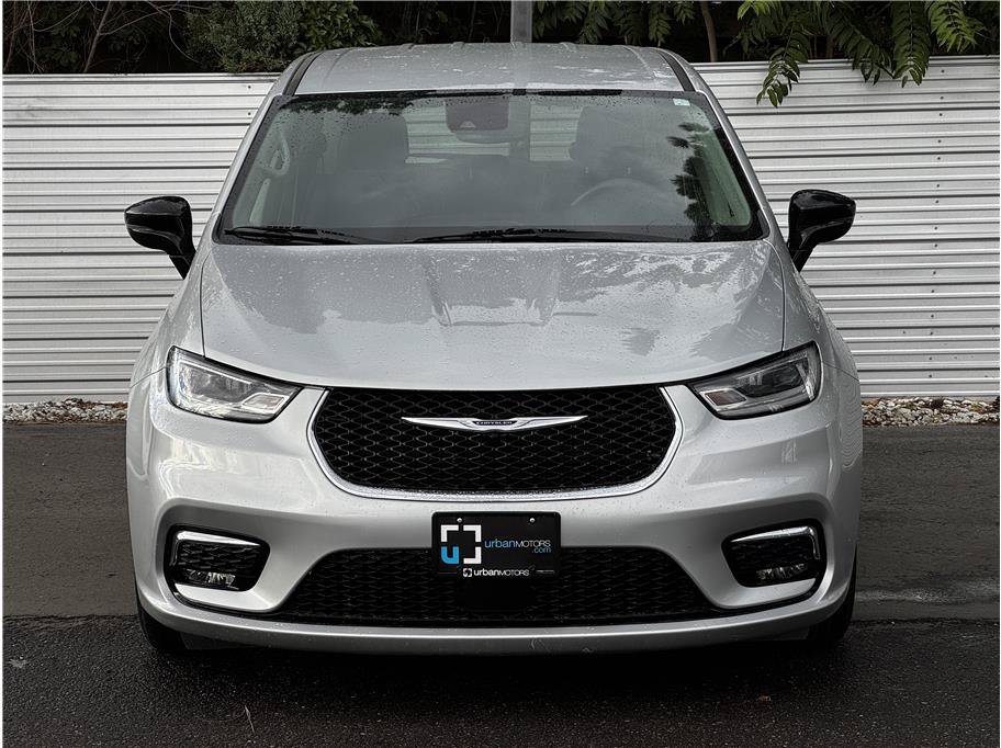 Used 2024 Chrysler Pacifica Touring-L FWD image 7