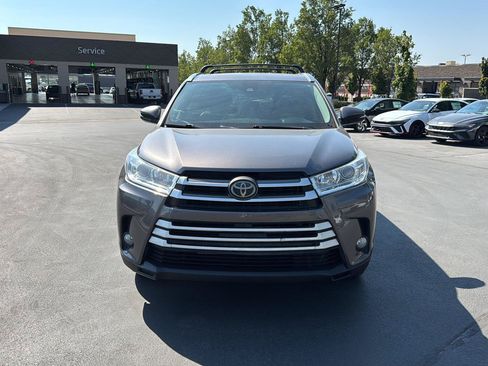 Used 2018 Toyota Highlander XLE AWD/4WD image 12