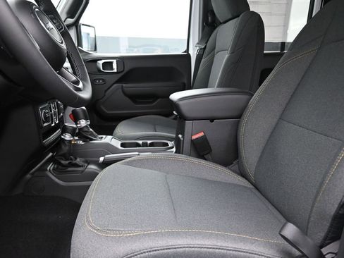 New 2025 Jeep Gladiator Sport image 13