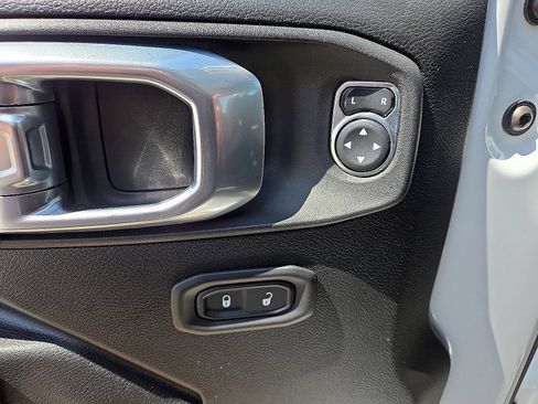 Used 2022 Jeep Wrangler Unlimited Rubicon 4xe AWD/4WD image 20