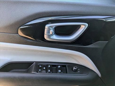 Used 2024 Jeep Compass Limited image 15