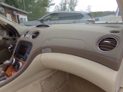 Used 2009 Mercedes-Benz SL 550 image 50