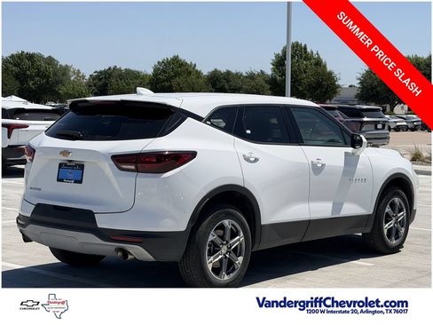 Certified 2025 Chevrolet Blazer LT FWD image 4