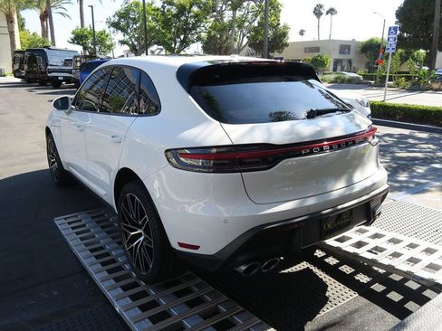 Used 2023 Porsche Macan image 7