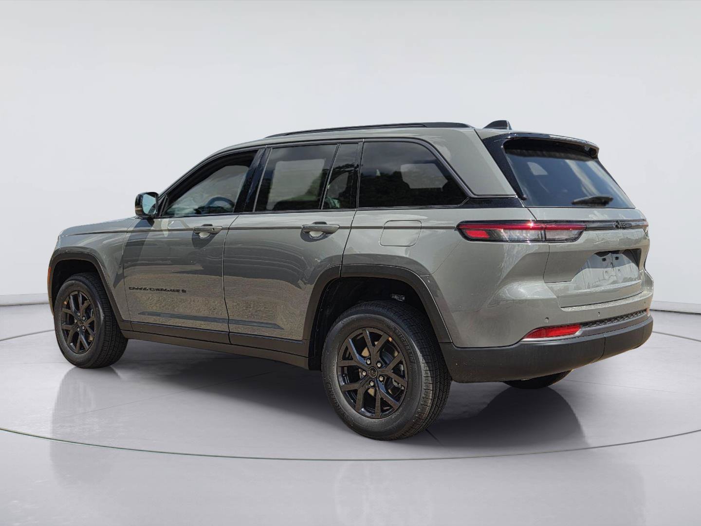 New 2027 Jeep Grand Cherokee Altitude RWD image 4