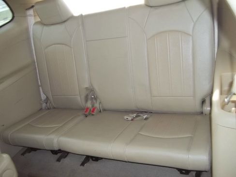 Used 2010 Buick Enclave CXL image 13