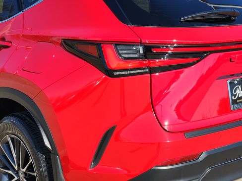 Used 2025 Lexus NX 250 FWD w/ Premium Package image 5