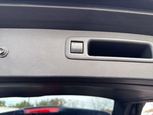 Used 2020 Toyota Highlander XLE image 6