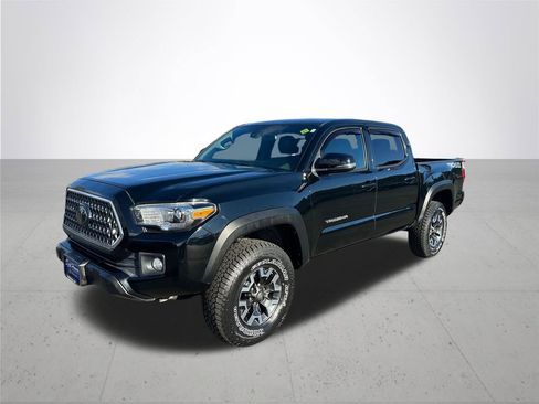 Used 2019 Toyota Tacoma TRD Off-Road image 2