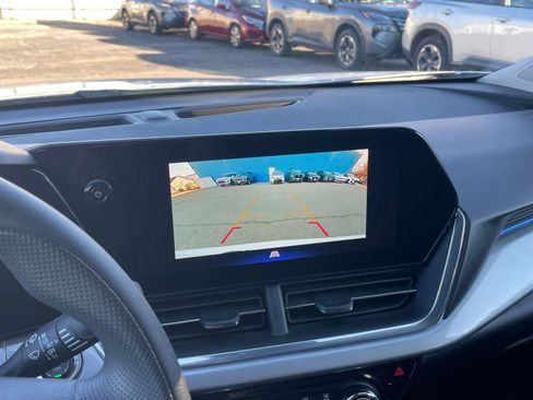 Used 2025 Chevrolet Trax LT image 22