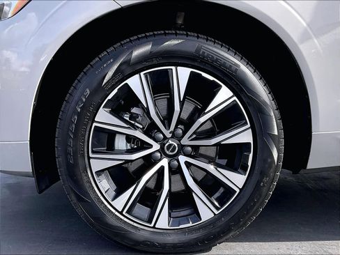 Used 2025 Volvo XC60 B5 Core image 12