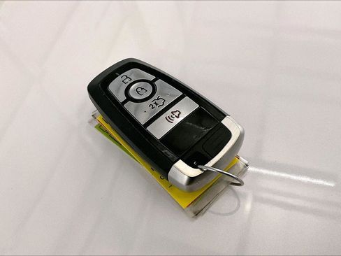 Used 2020 Ford Fusion SE w/ Equipment Group 151A image 9