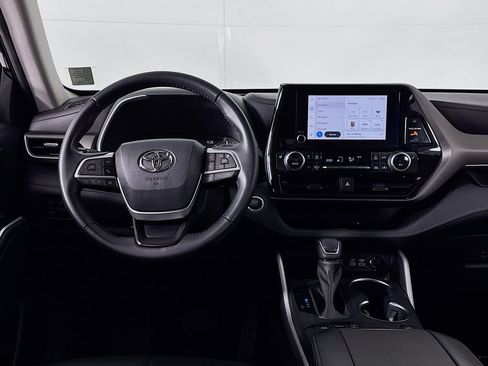 Used 2023 Toyota Highlander XLE image 13