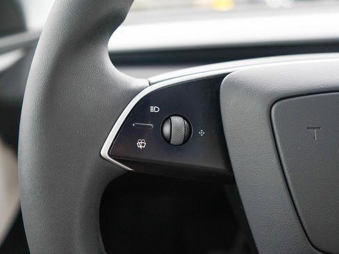 Used 2026 Tesla Model Y AWD image 27