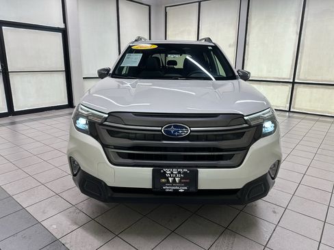Used 2025 Subaru Forester Premium AWD/4WD image 13
