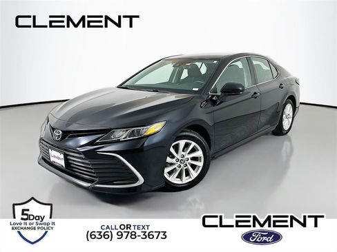 Used 2022 Toyota Camry LE image 1