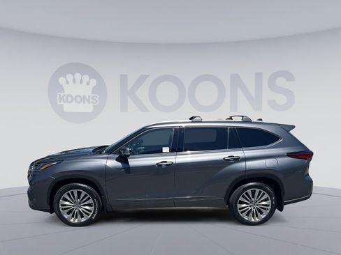 Used 2023 Toyota Highlander Platinum image 13
