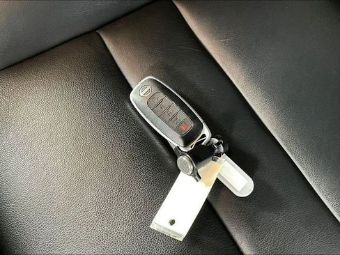 Used 2023 Nissan Rogue SL w/ SL Premium Package image 10