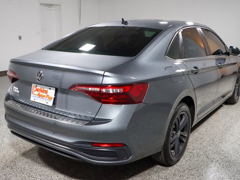 Used 2024 Volkswagen Jetta SE w/ Panoramic Sunroof Package image 7