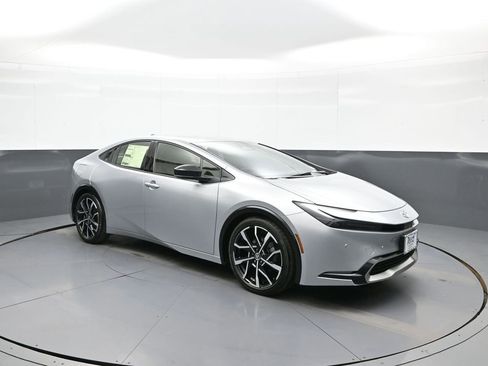 New 2026 Toyota Prius Plug-In Hybrid FWD image 4