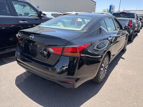 Used 2025 Nissan Altima 2.5 SV FWD image 2