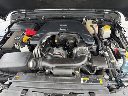 Used 2021 Jeep Gladiator Sport AWD/4WD image 9