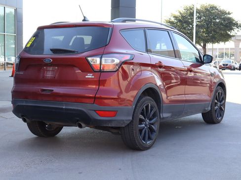 Used 2018 Ford Escape SE w/ SE Sport Appearance Package AWD/4WD image 3