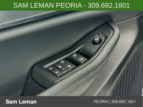 New 2025 Jeep Grand Cherokee Laredo image 17