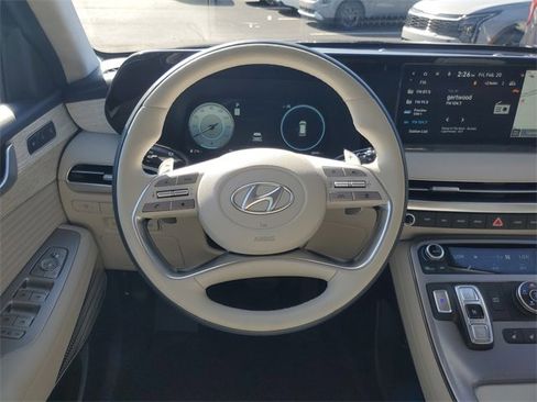 Used 2023 Hyundai Palisade Calligraphy image 11