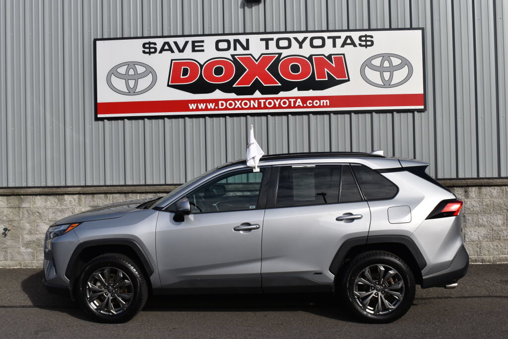 Certified 2022 Toyota RAV4 XLE Premium AWD/4WD image 8
