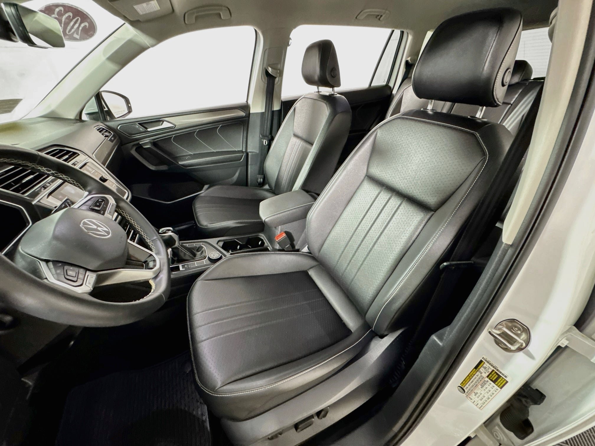 Used 2023 Volkswagen Tiguan SE AWD/4WD image 13
