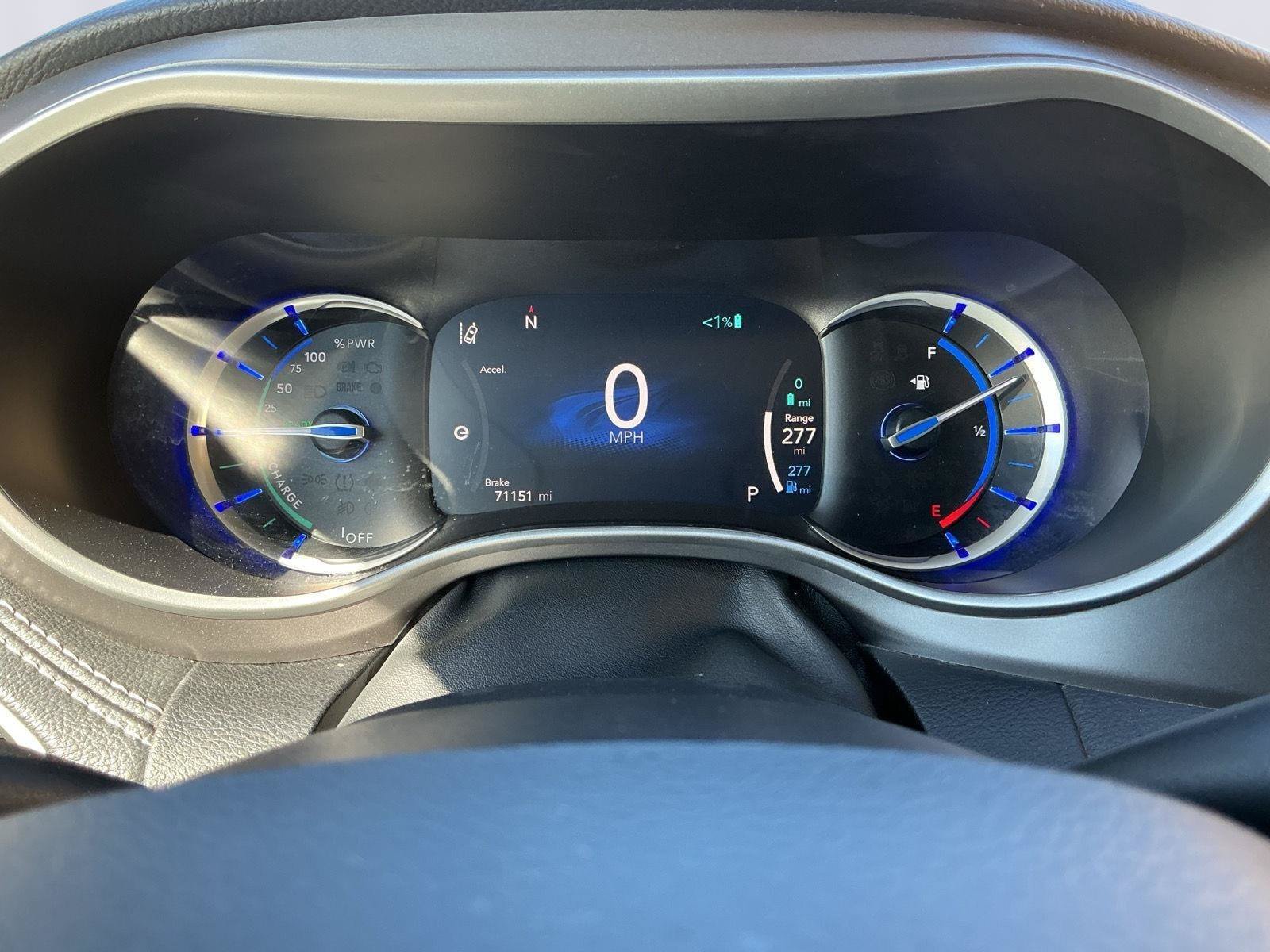 Used 2024 Chrysler Pacifica Limited FWD image 10