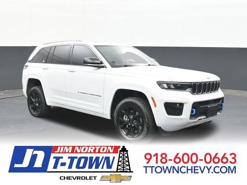 Used 2023 Jeep Grand Cherokee Overland w/ Luxury Tech Group IV AWD/4WD image 1
